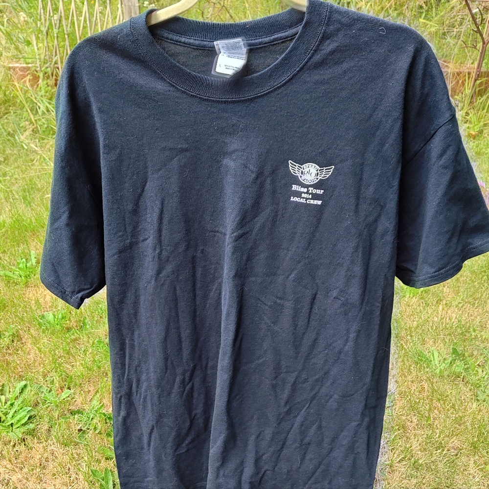REO Bliss Concert Tour 2014, Local Crew, Vintage T-shirt. Black, Size L (Men's).